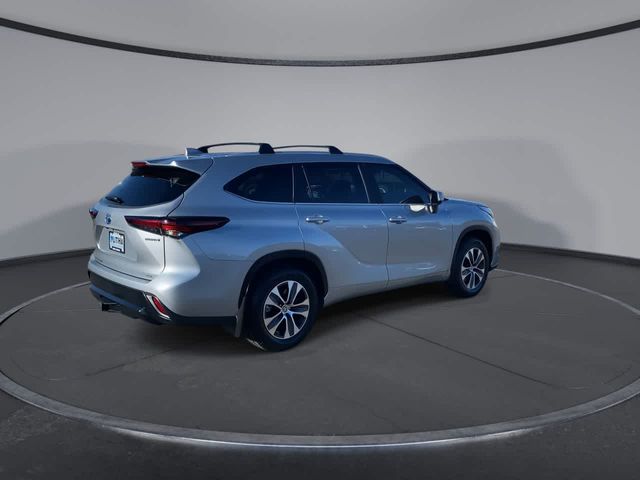 2024 Toyota Highlander Hybrid XLE