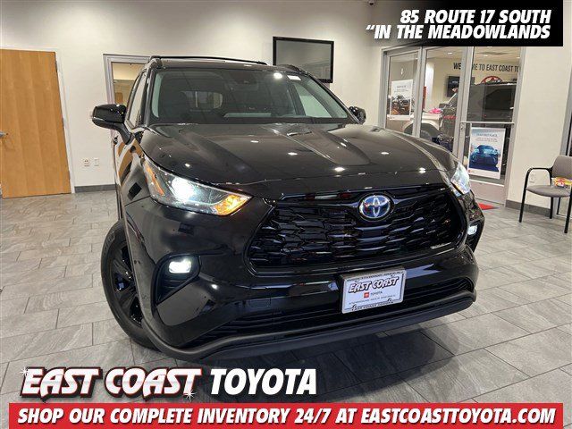 2024 Toyota Highlander Hybrid XLE Nightshade