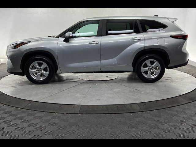 2024 Toyota Highlander LE