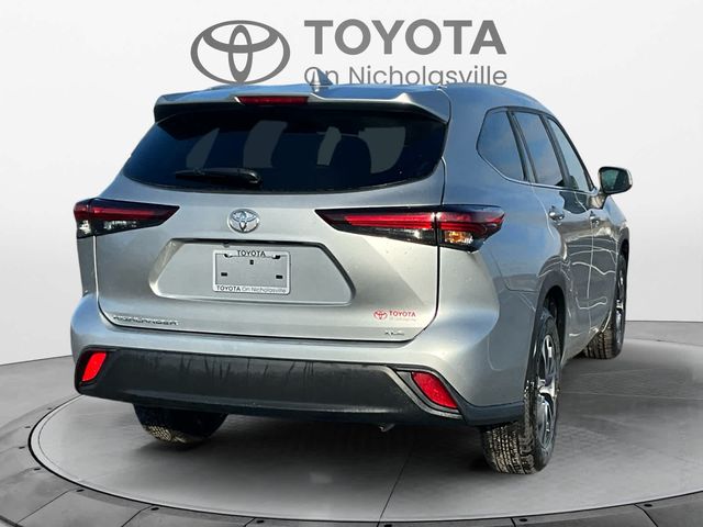 2024 Toyota Highlander LE