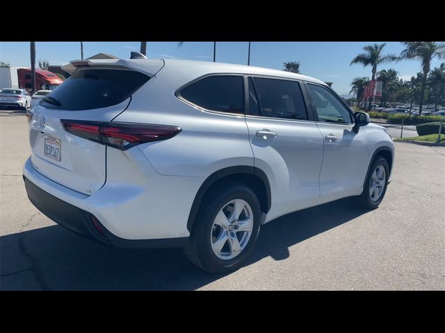 2024 Toyota Highlander LE