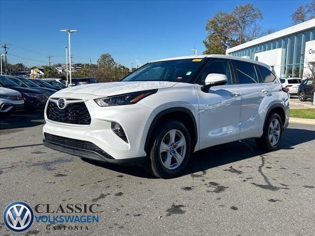 2024 Toyota Highlander LE