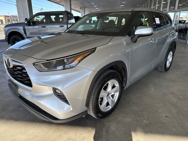 2024 Toyota Highlander LE