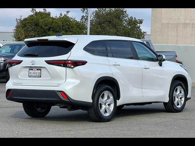 2024 Toyota Highlander LE