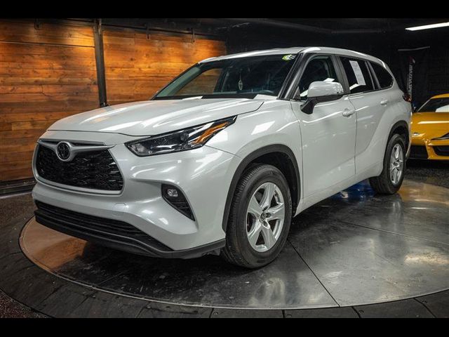 2024 Toyota Highlander LE