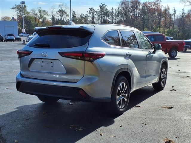 2024 Toyota Highlander LE