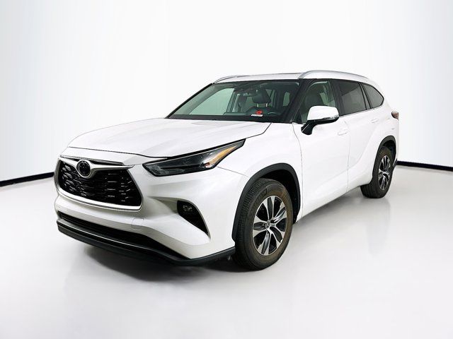 2024 Toyota Highlander LE