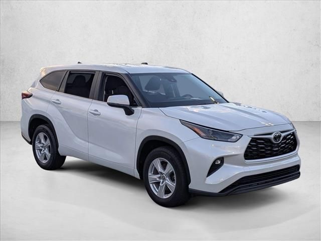2024 Toyota Highlander LE