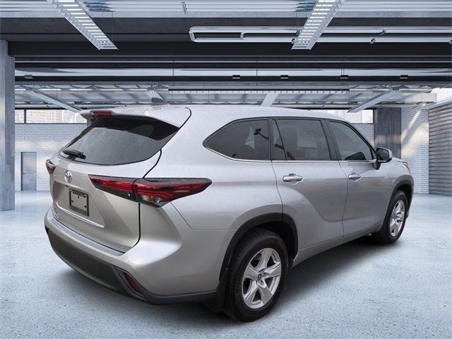 2024 Toyota Highlander LE