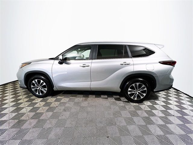 2024 Toyota Highlander LE