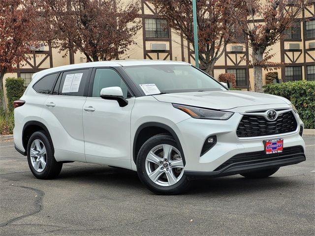 2024 Toyota Highlander LE