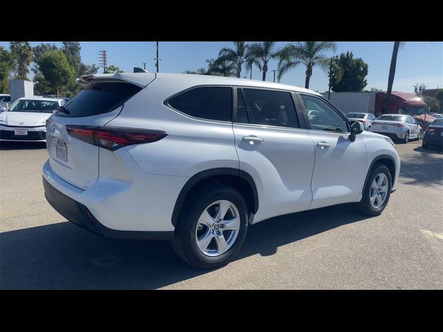 2024 Toyota Highlander LE