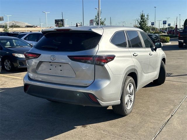 2024 Toyota Highlander LE