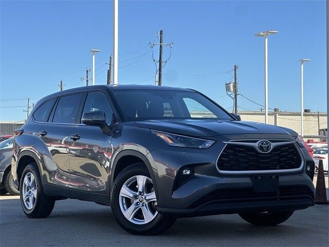 2024 Toyota Highlander LE