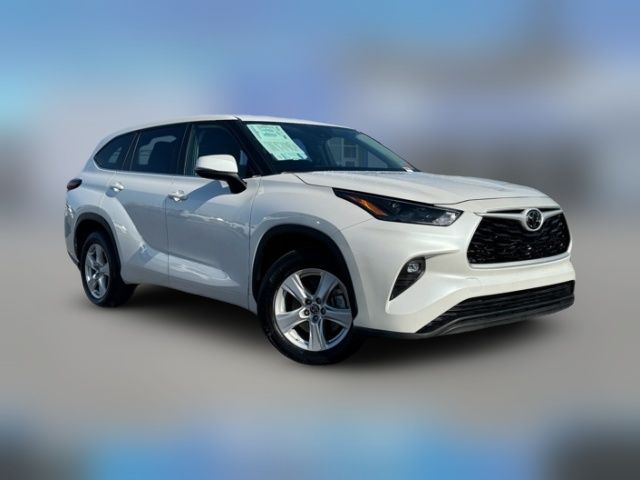 2024 Toyota Highlander LE