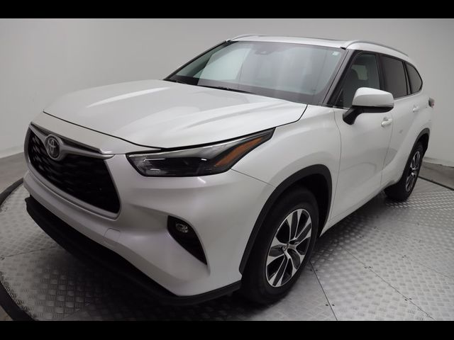 2024 Toyota Highlander LE