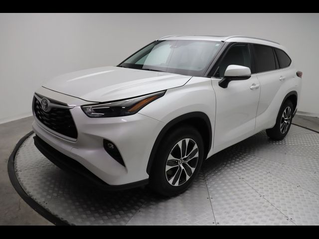 2024 Toyota Highlander LE