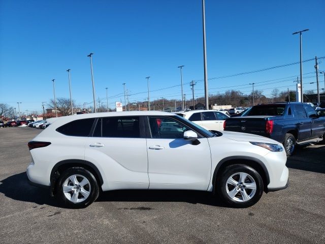 2024 Toyota Highlander LE