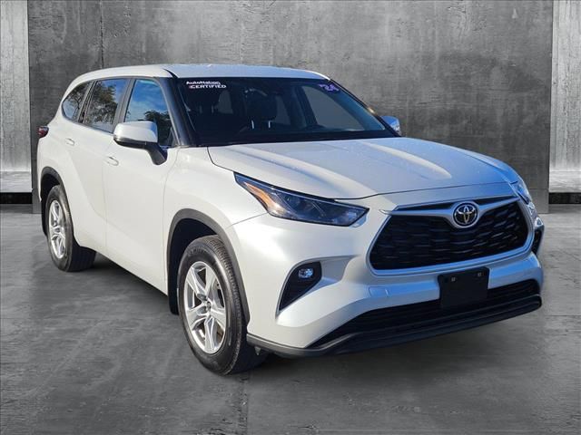 2024 Toyota Highlander LE