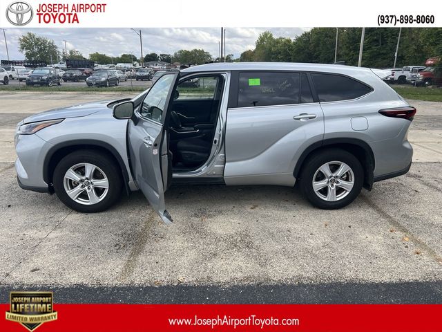 2024 Toyota Highlander LE