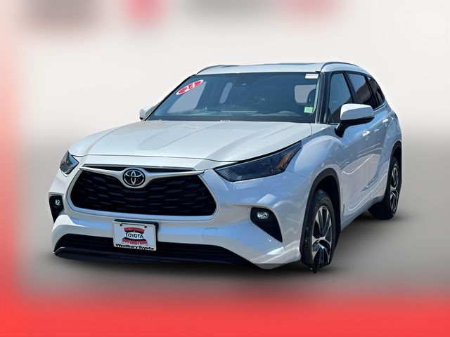 2024 Toyota Highlander LE