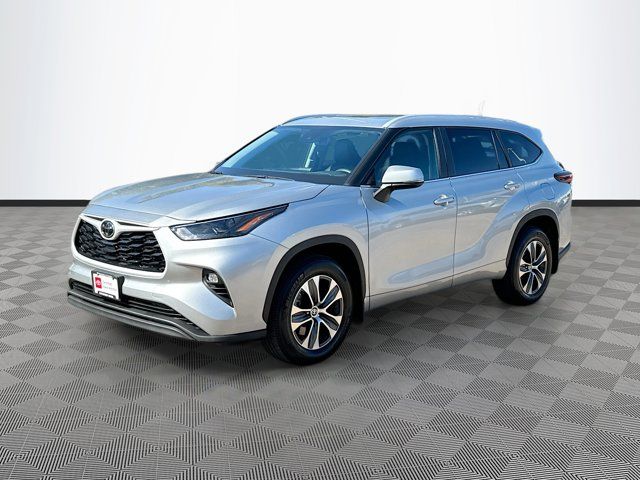 2024 Toyota Highlander LE