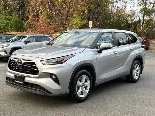 2024 Toyota Highlander LE