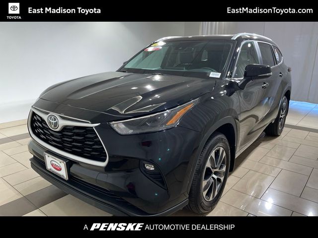 2024 Toyota Highlander LE