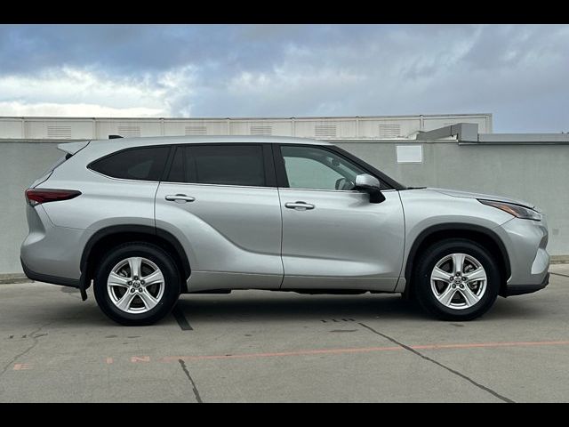 2024 Toyota Highlander LE