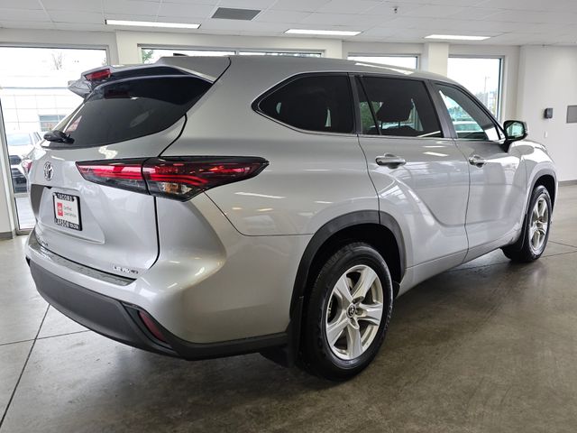 2024 Toyota Highlander LE