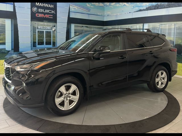 2024 Toyota Highlander LE