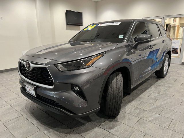 2024 Toyota Highlander LE