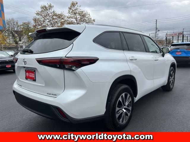 2024 Toyota Highlander LE