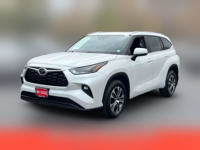 2024 Toyota Highlander LE