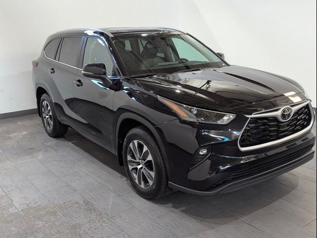 2024 Toyota Highlander LE