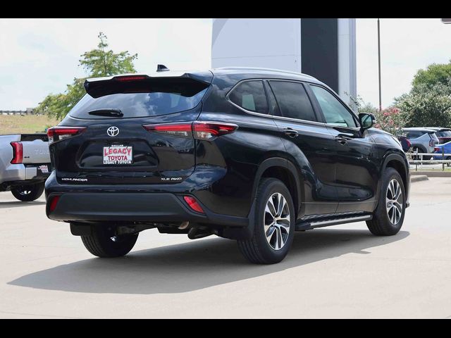 2024 Toyota Highlander LE