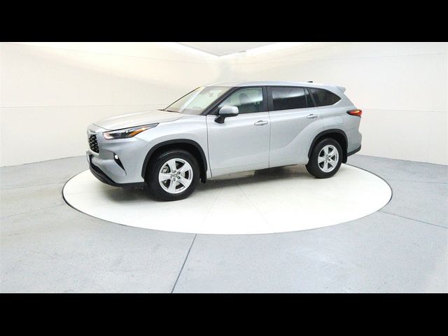 2024 Toyota Highlander LE