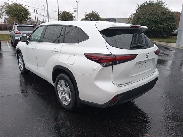 2024 Toyota Highlander LE