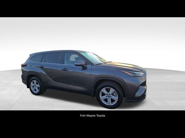 2024 Toyota Highlander LE