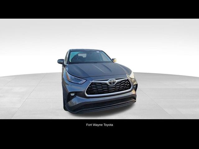 2024 Toyota Highlander LE