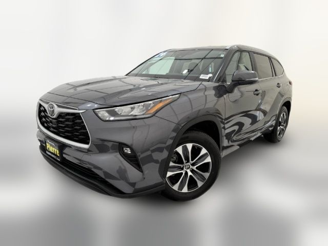 2024 Toyota Highlander LE