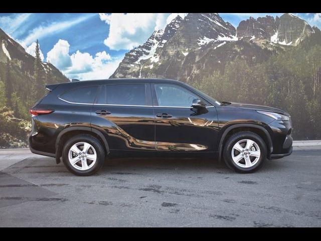 2024 Toyota Highlander LE