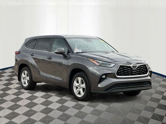 2024 Toyota Highlander LE