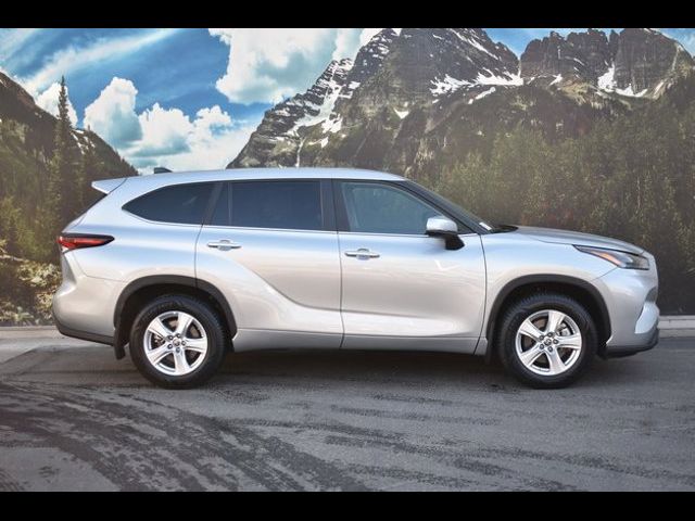 2024 Toyota Highlander LE