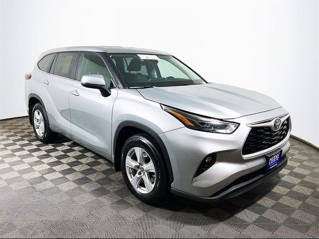 2024 Toyota Highlander LE