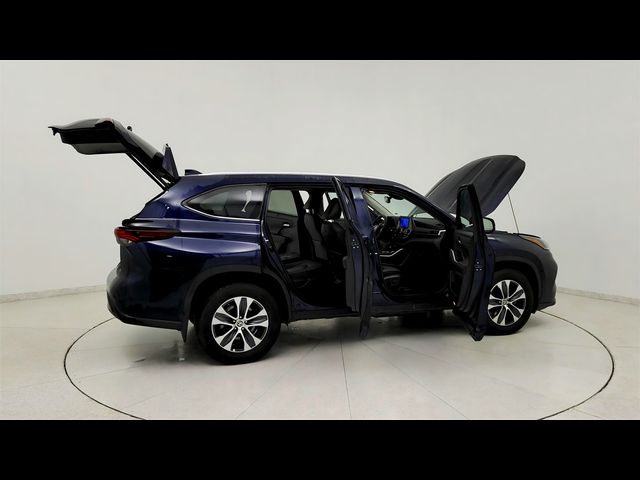 2024 Toyota Highlander LE