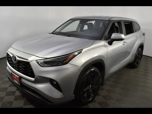 2024 Toyota Highlander LE