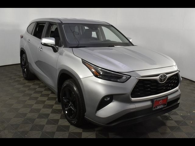 2024 Toyota Highlander LE