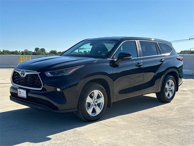 2024 Toyota Highlander LE