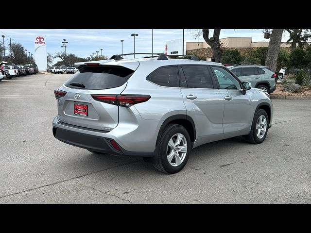 2024 Toyota Highlander LE